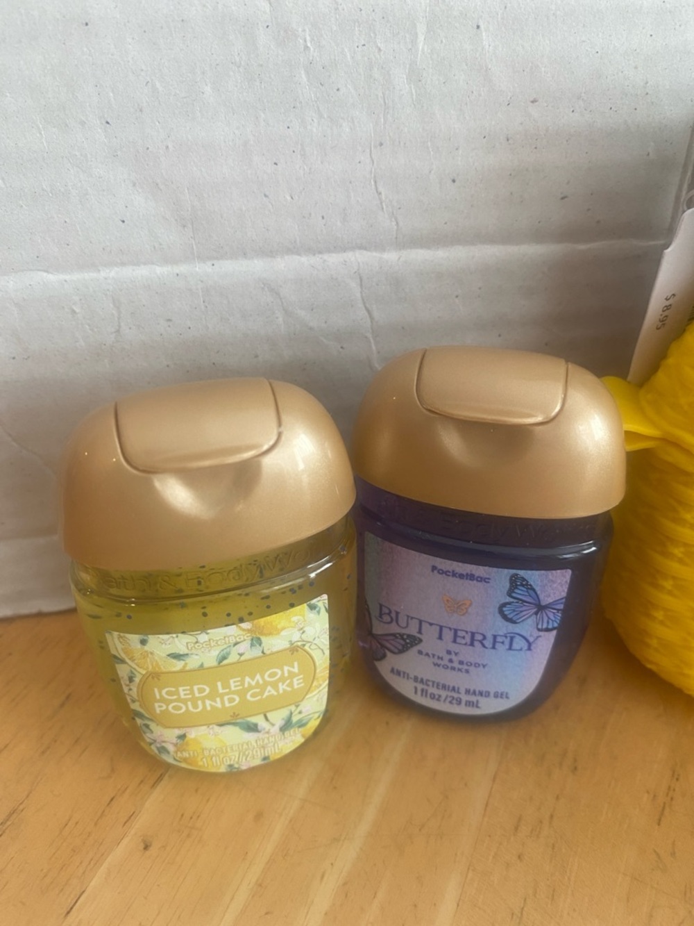 Bath & Body Works set 5 - Pineapple gel Holder bag charm & 4 hand gels NWT - Picture 2 of 5